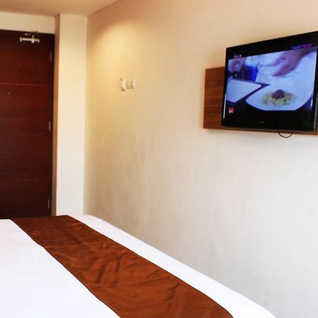 Bliss Soetta Hotel Семаранг Экстерьер фото